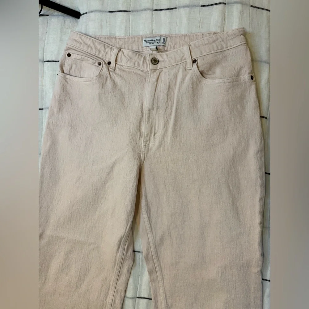 💖 Abercrombie & Fitch Light Pink High Rise Straight Jeans 31 (12) Short 👖